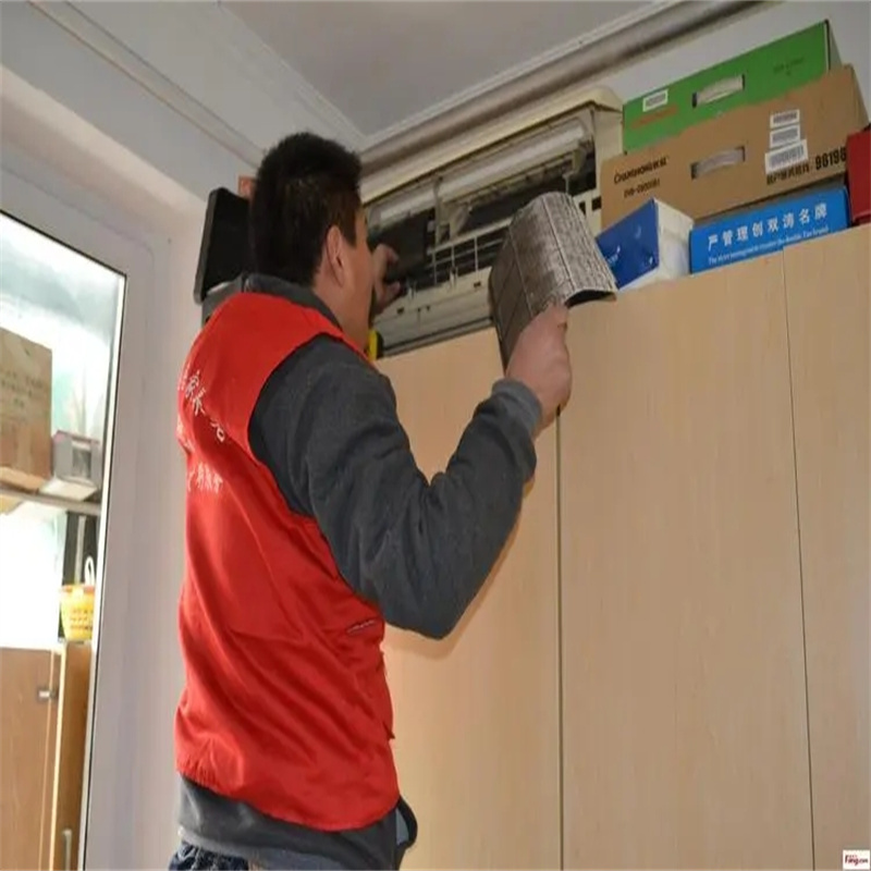 深圳罗湖国贸商业楼空调内机滴水修理